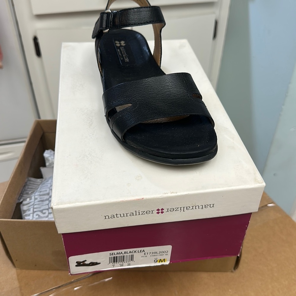Black naturalizer sandals